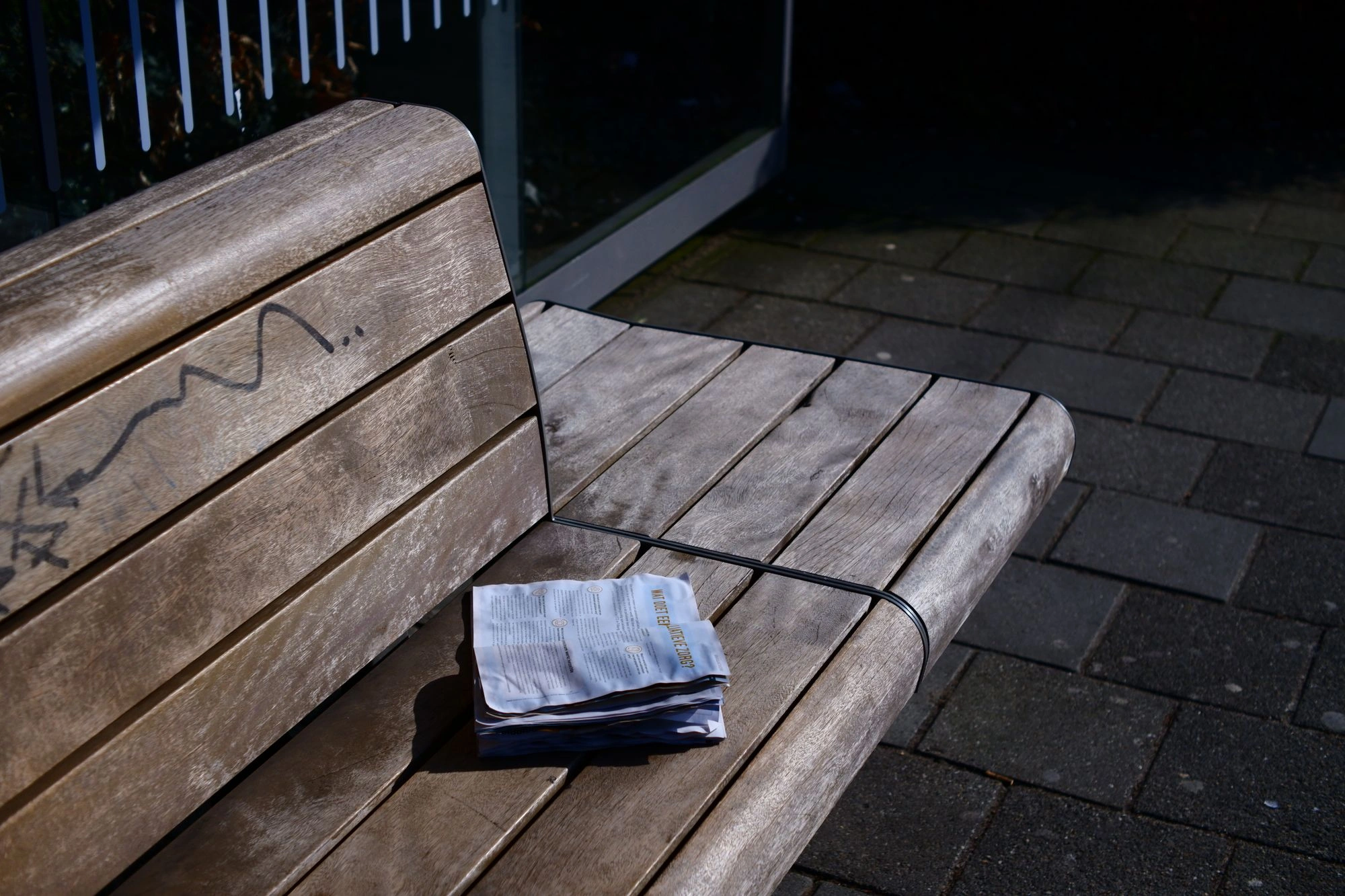 2026-03-15 - xt35 - color - NL - Book on bench in the sun
