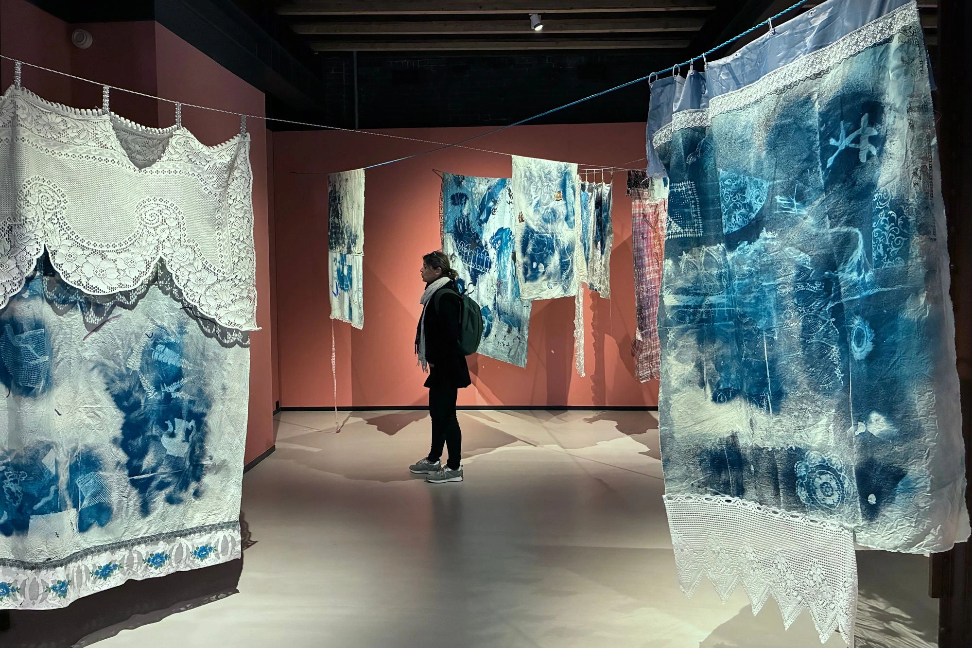 2026-03-28 - i16 - color - NL - Rotterdam - Cyanotypes of still lifes on table cloths