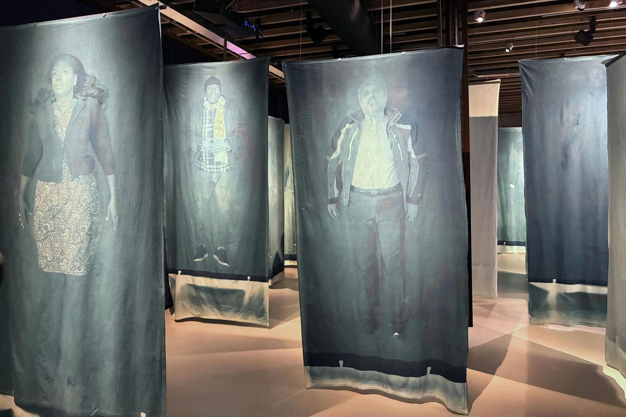 2026-03-28 - i16 - color - NL - Rotterdam - Full sized cyanotypes of people printed on cloth
