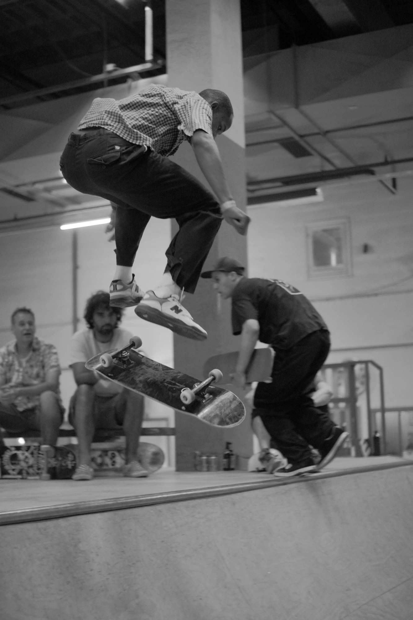 2026-06-13 - xt35 - bw - NL - Utrecht - Double heelflip from leap of faith