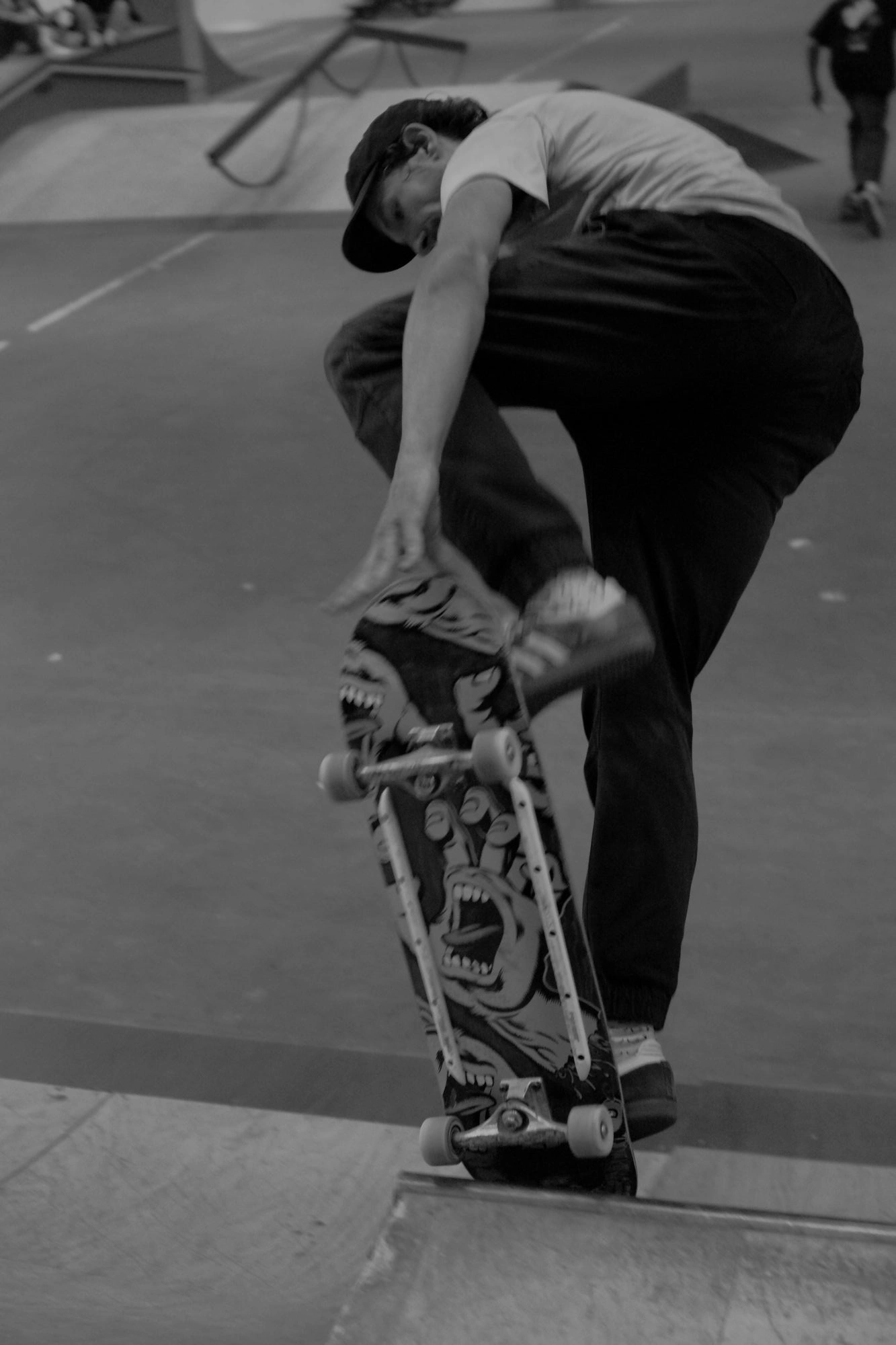 2026-06-13 - xt35 - bw - NL - Utrecht - Grind on coping