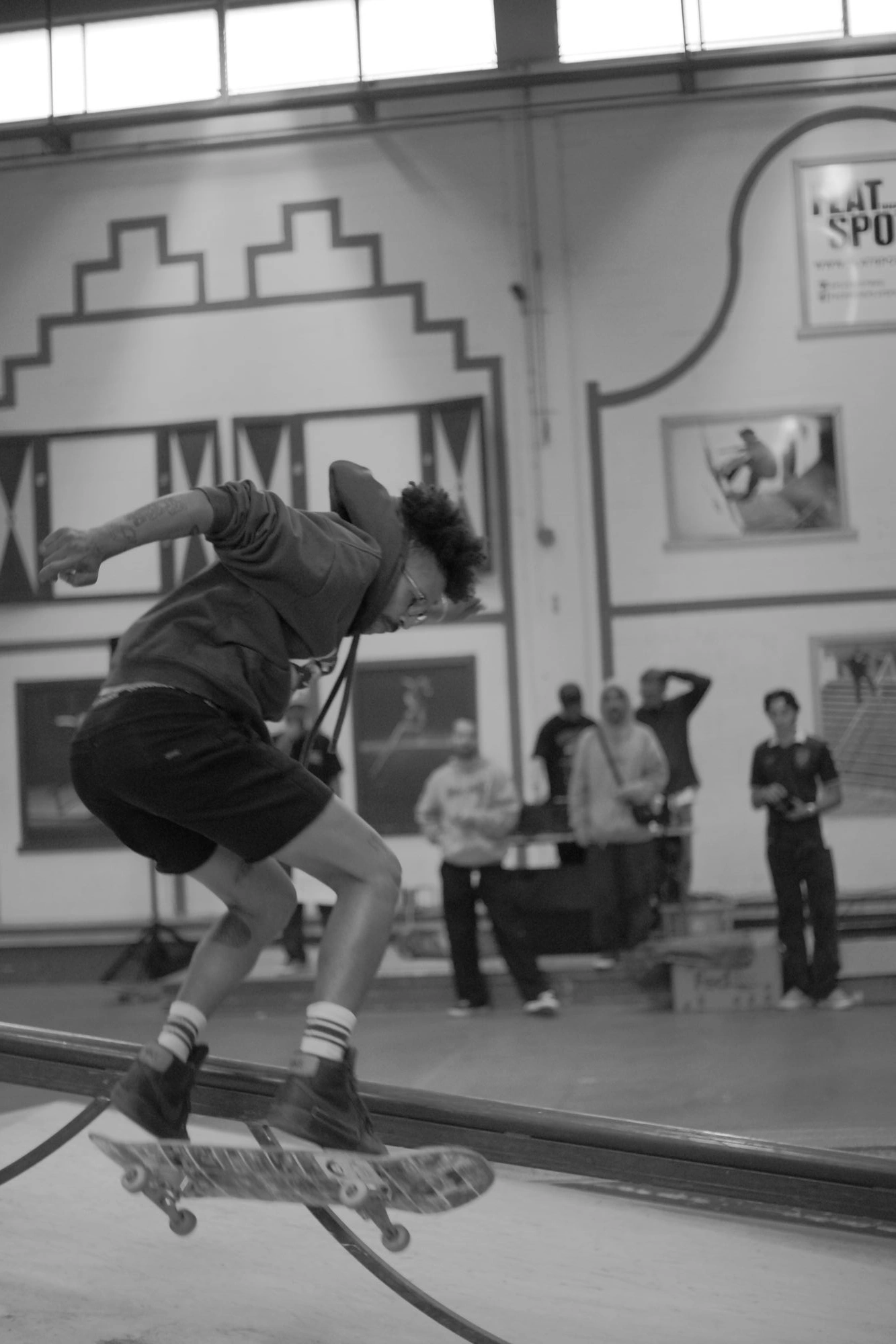2026-06-13 - xt35 - bw - NL - Utrecht - Jumping over rail