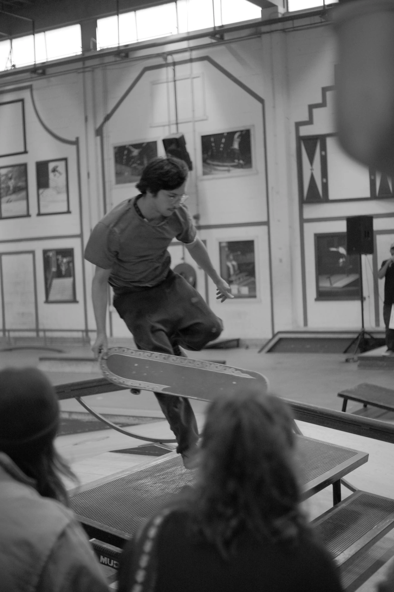 2026-06-13 - xt35 - bw - NL - Utrecht - No-comply on picnic table