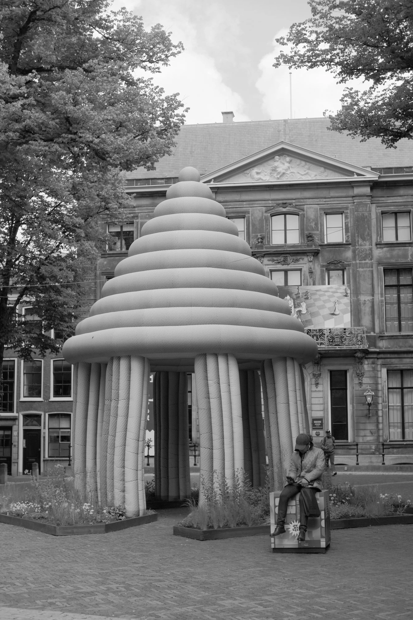 2026-06-14 - xt35 - bw - NL - Den Haag - Blow-up Jubilee - Gazebo by Sigrid Calon