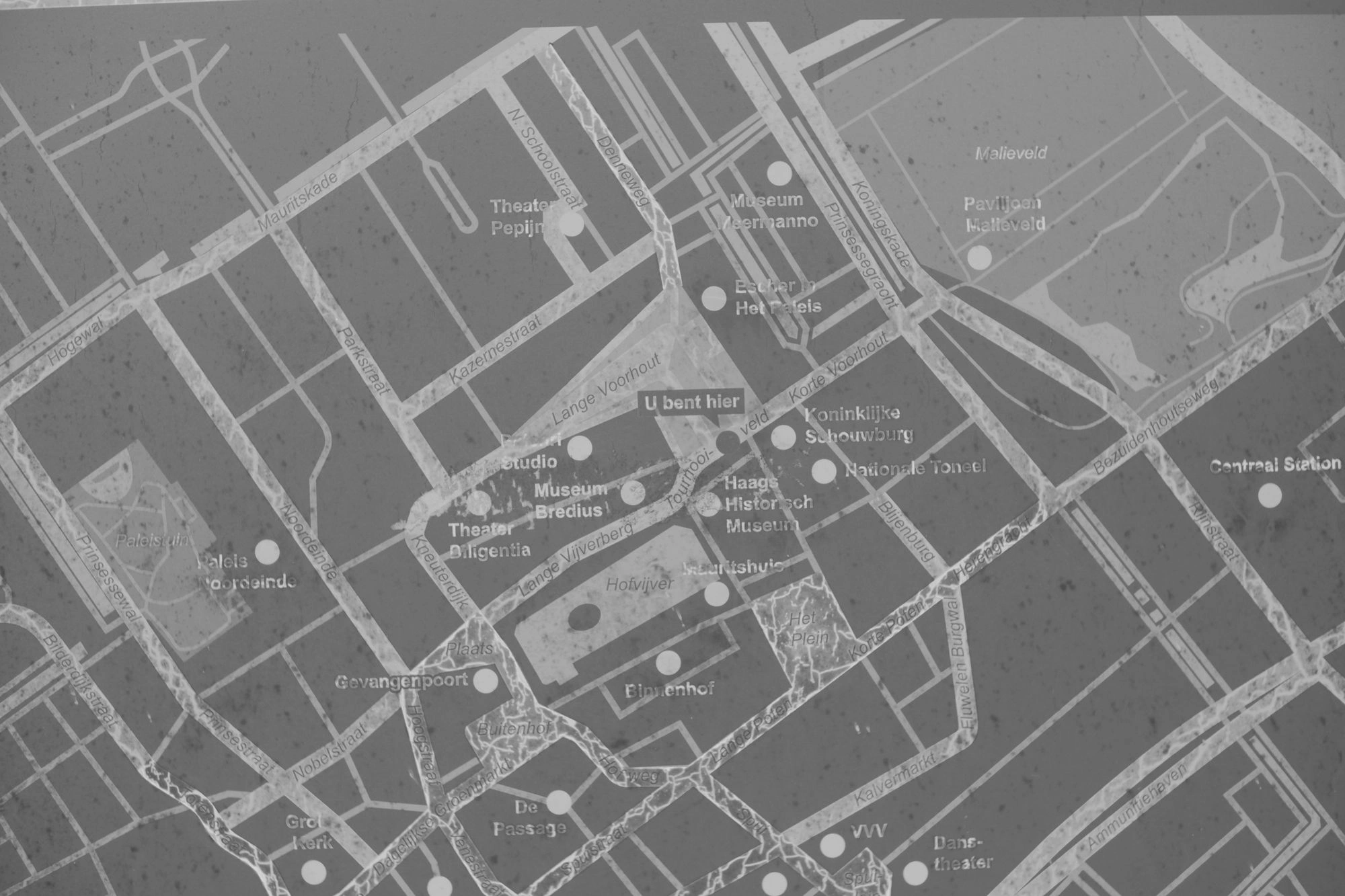 2026-06-14 - xt35 - bw - NL - Den Haag - Blow-up Jubilee - Krested by Steve Messam