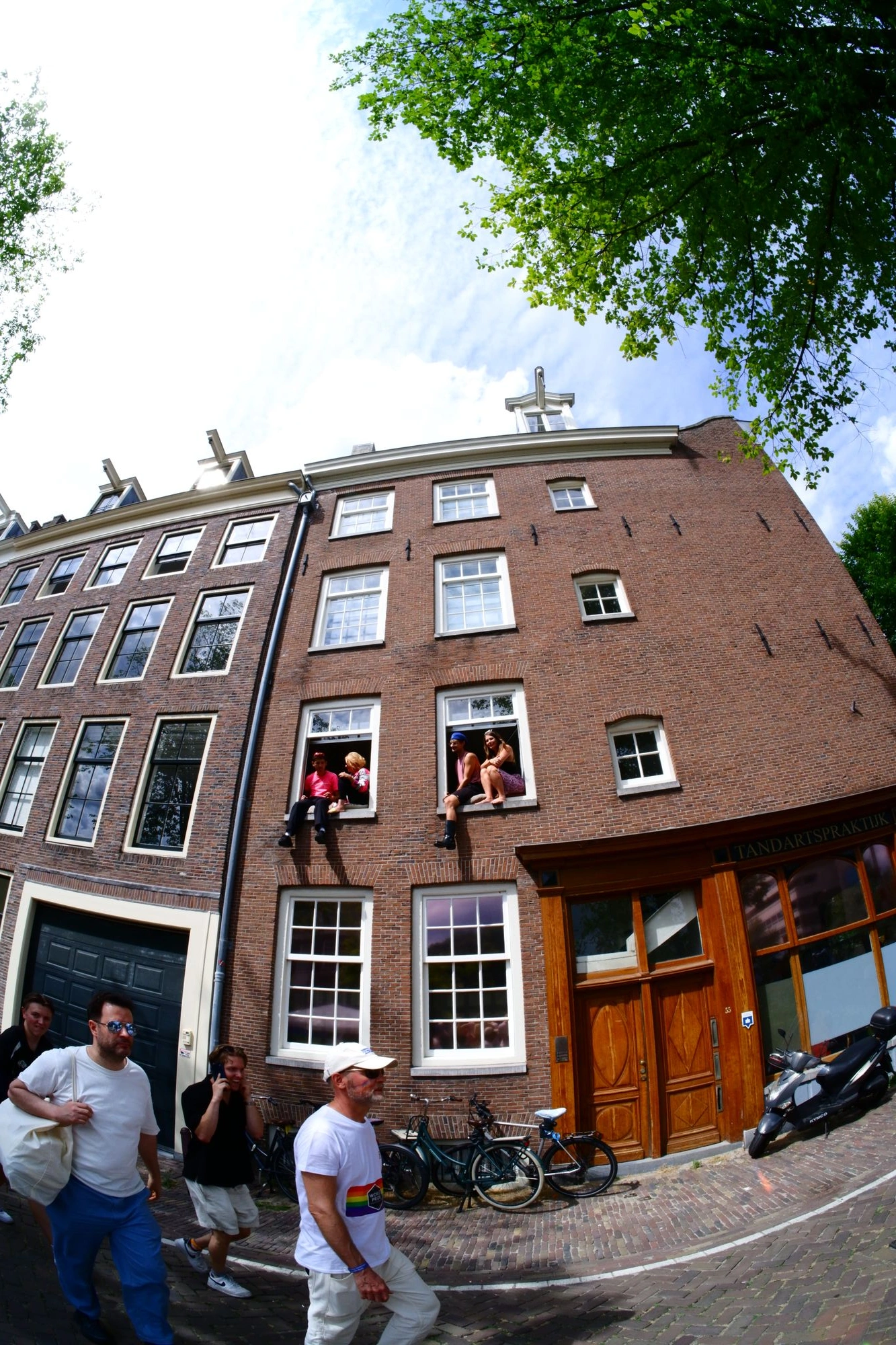 2026-08-01 - xt7.5 - color - NL - Amsterdam - People sitting outside of appartment windows