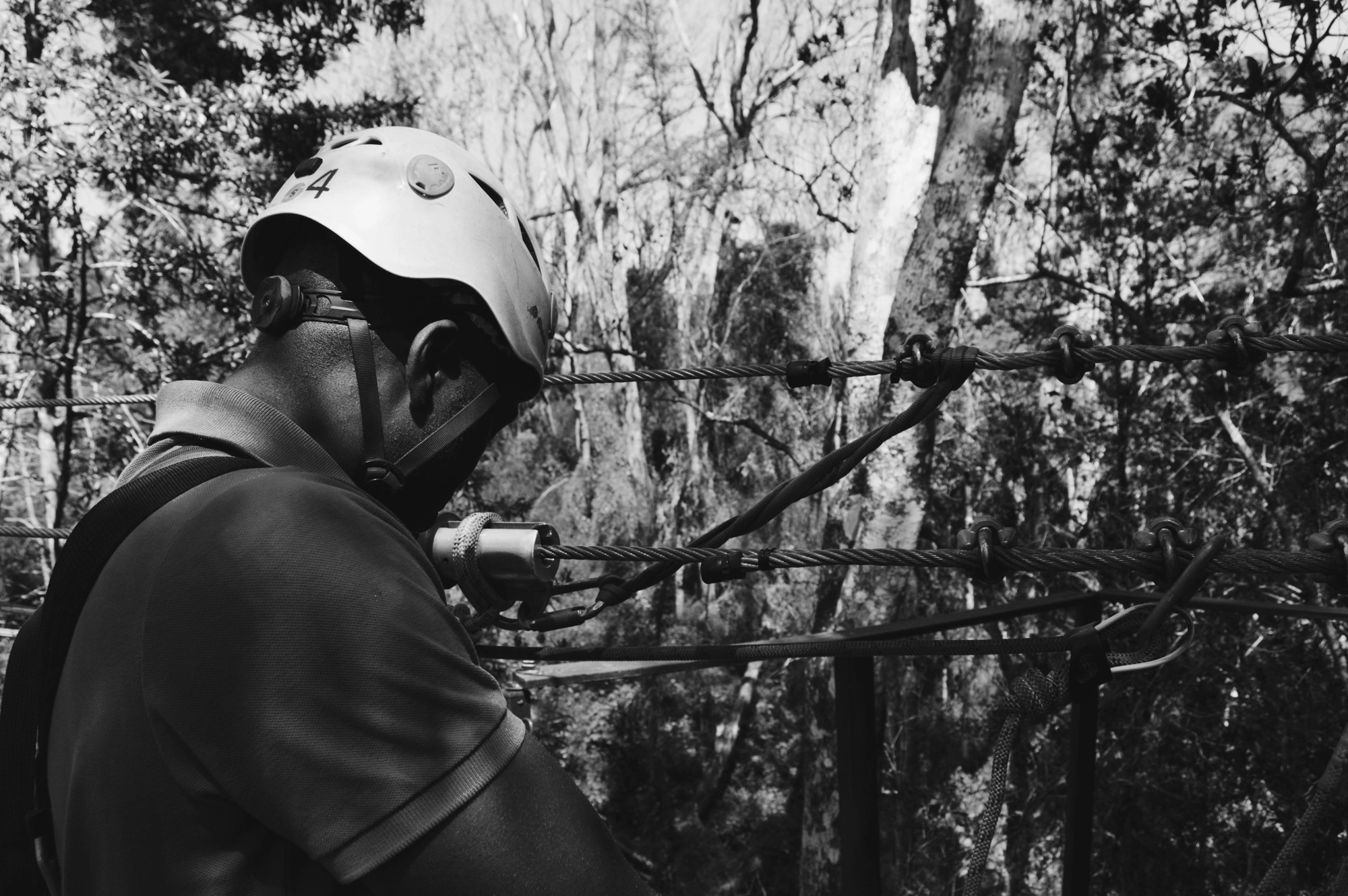 2018-12-23 - n18-55 - bw - ZA - Peroson with climbing gear fixes harness