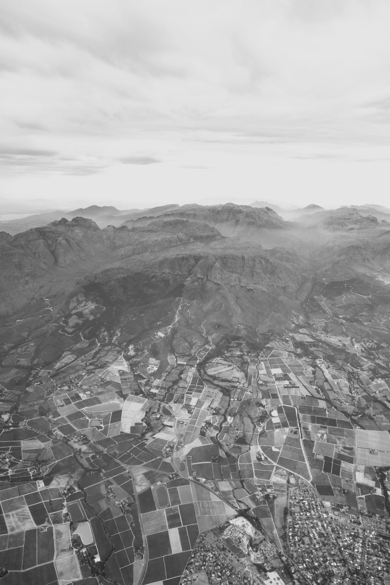2022-02-12 - xt15-45 - bw - ZA - Cape Town - City as seen from the sky