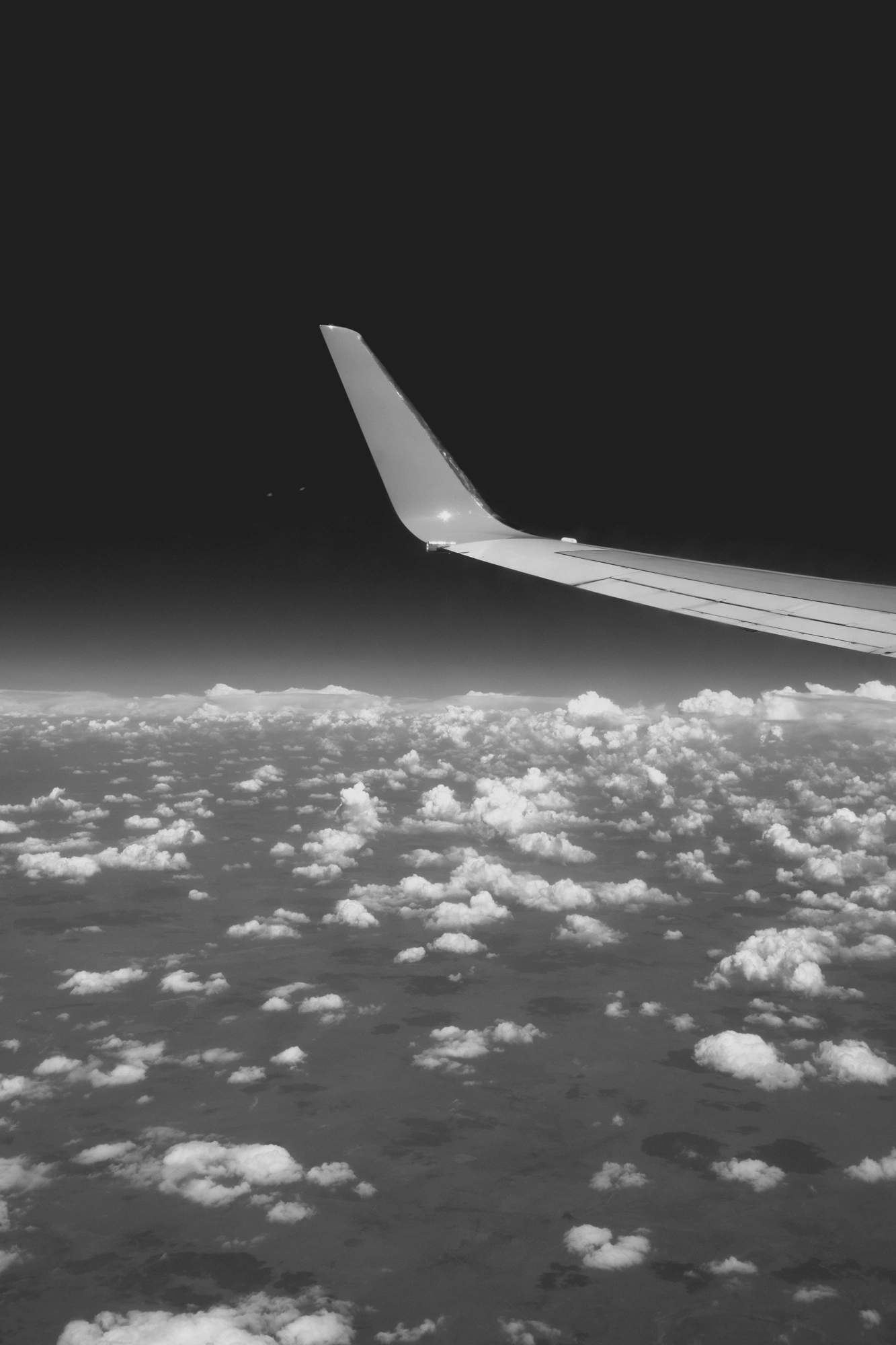 2022-02-12 - xt15-45 - bw - ZA - Cape Town - Clouds beneath airplane wing