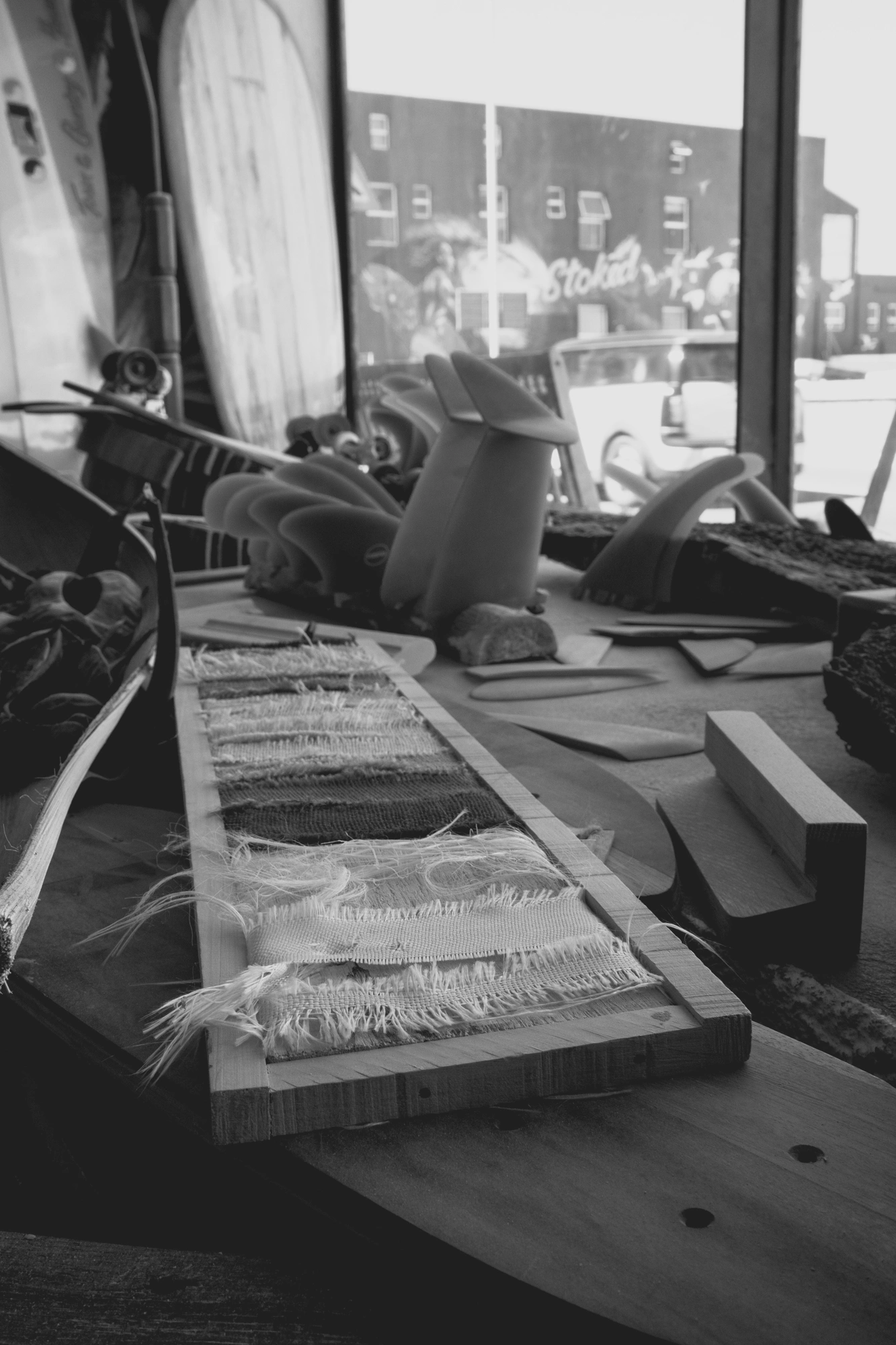2022-02-14 - xt15-45 - bw - ZA - Cape Town - Fabric in store windoq