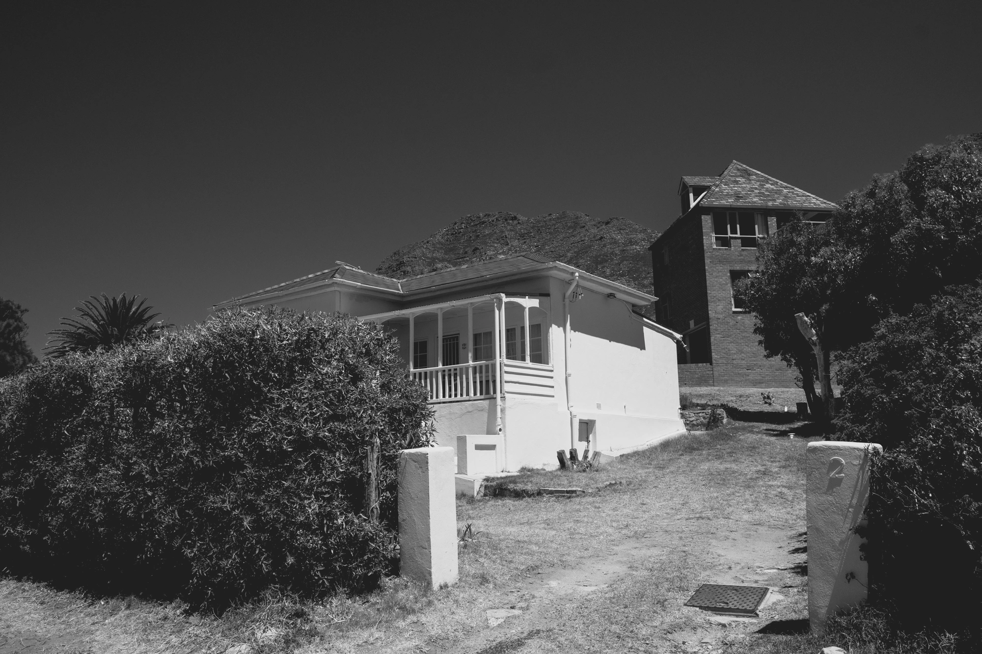2022-02-14 - xt15-45 - bw - ZA - Cape Town - Houses