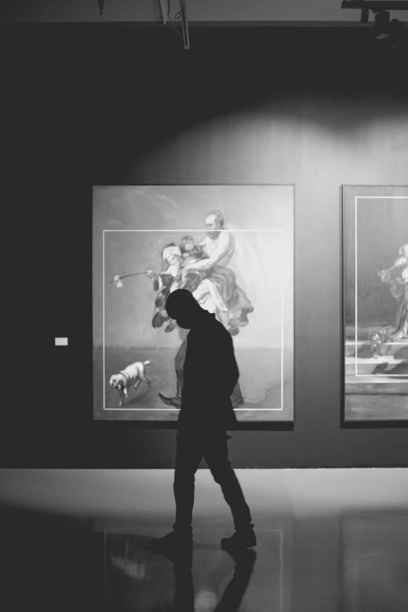 2022-02-16 - xt35 - bw - ZA - Cape Town - Man walks in front of painting