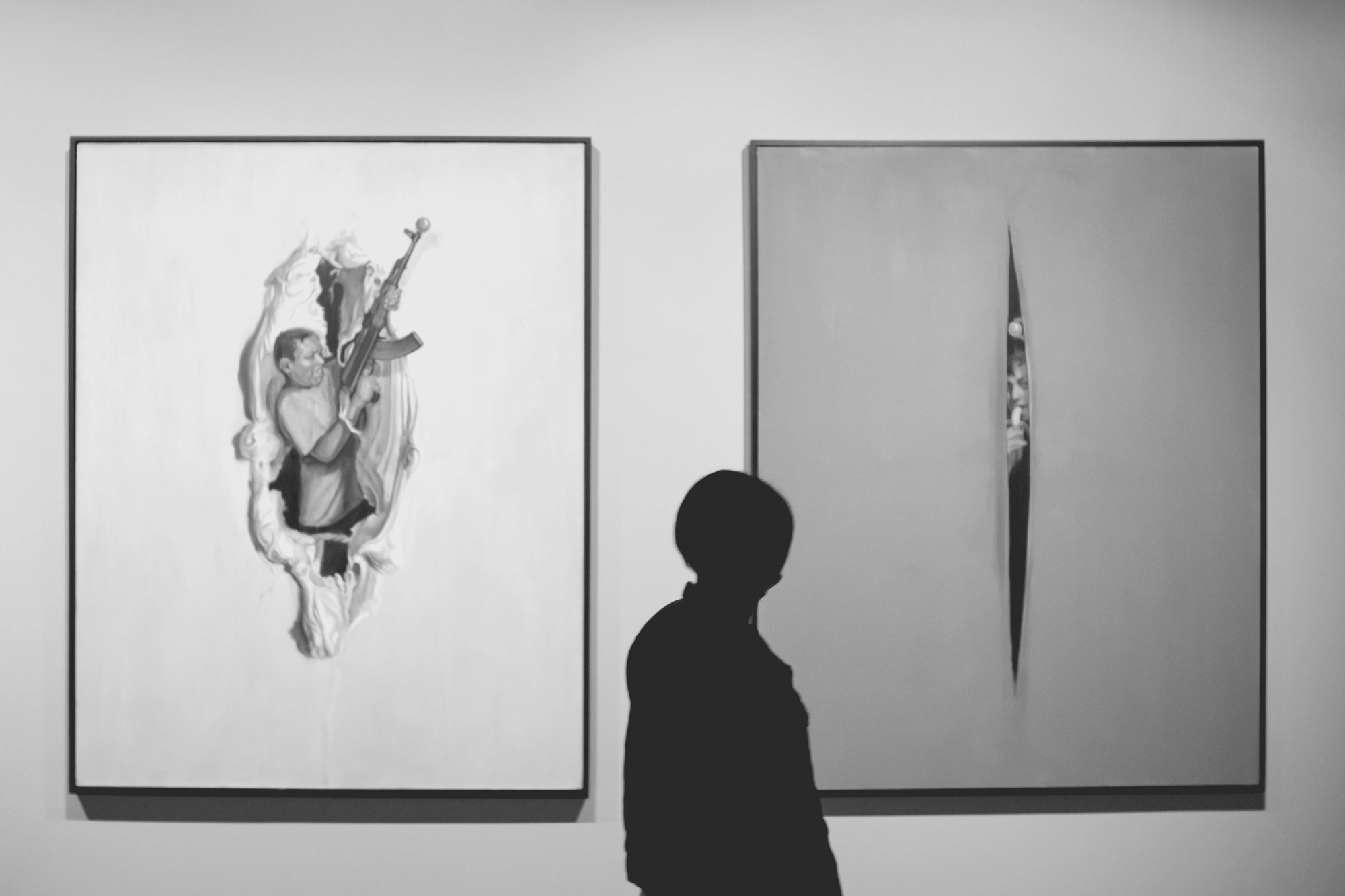 2022-02-16 - xt35 - bw - ZA - Cape Town - Shadow of person standing between two paintings