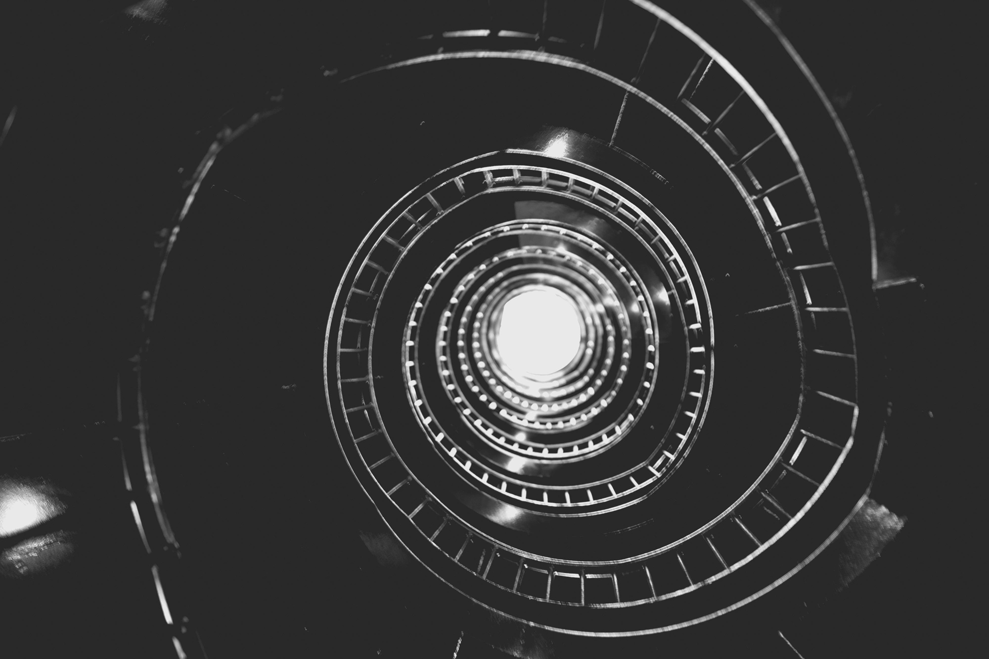 2022-02-16 - xt35 - bw - ZA - Cape Town - Spiral staircase going upward