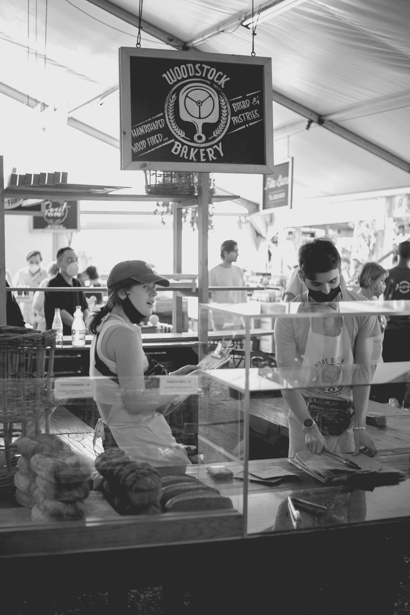 2022-02-18 - xt35 - bw - ZA - Cape Town - People work at bakery
