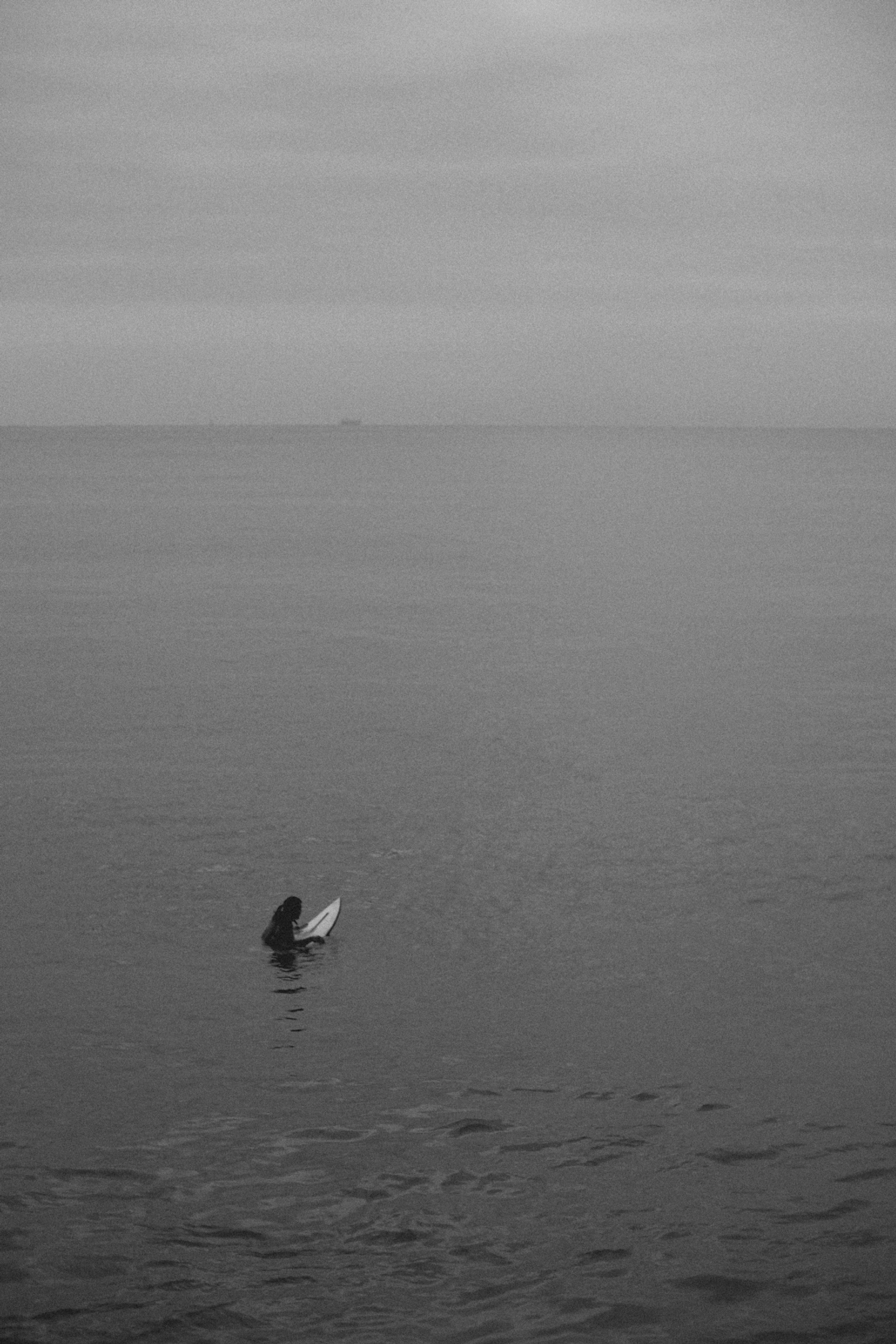 2022-09-18 - xt35 - bw - ZA - Durban - Person in ocean on surfboard