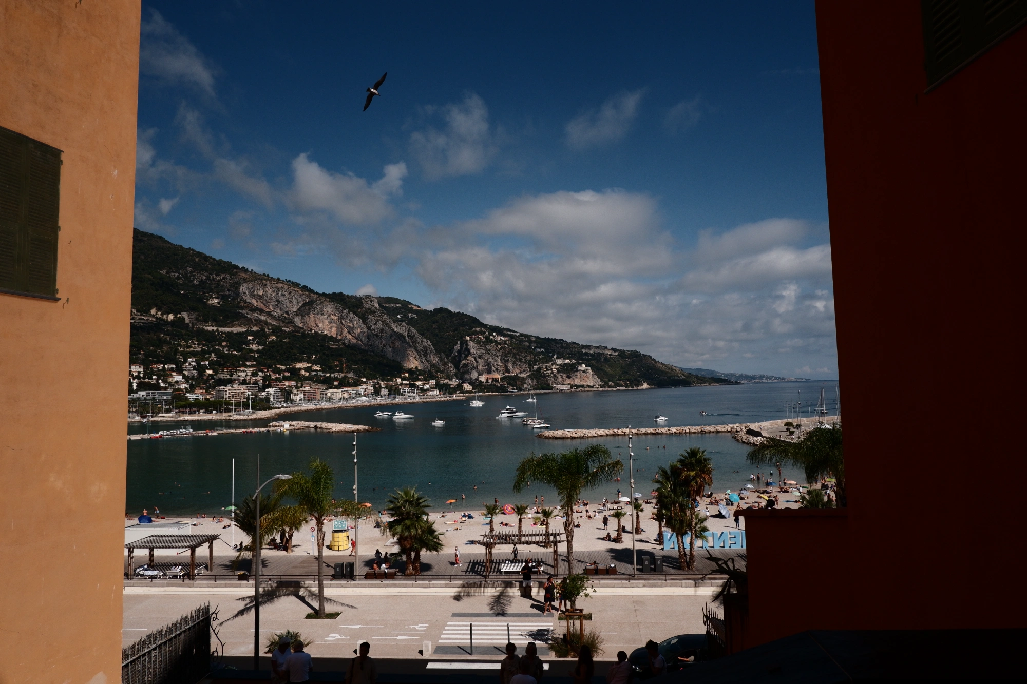 2025-09-08 - xt15-45 - color - FR - Menton - Harbor between two buildings