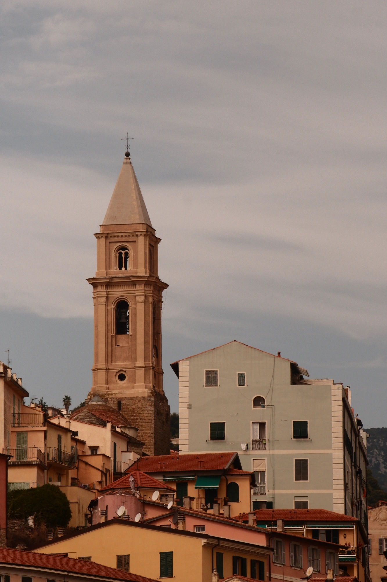 2025-09-08 - xt70-300 - color - IT - Ventimiglia - Buildings in the distance