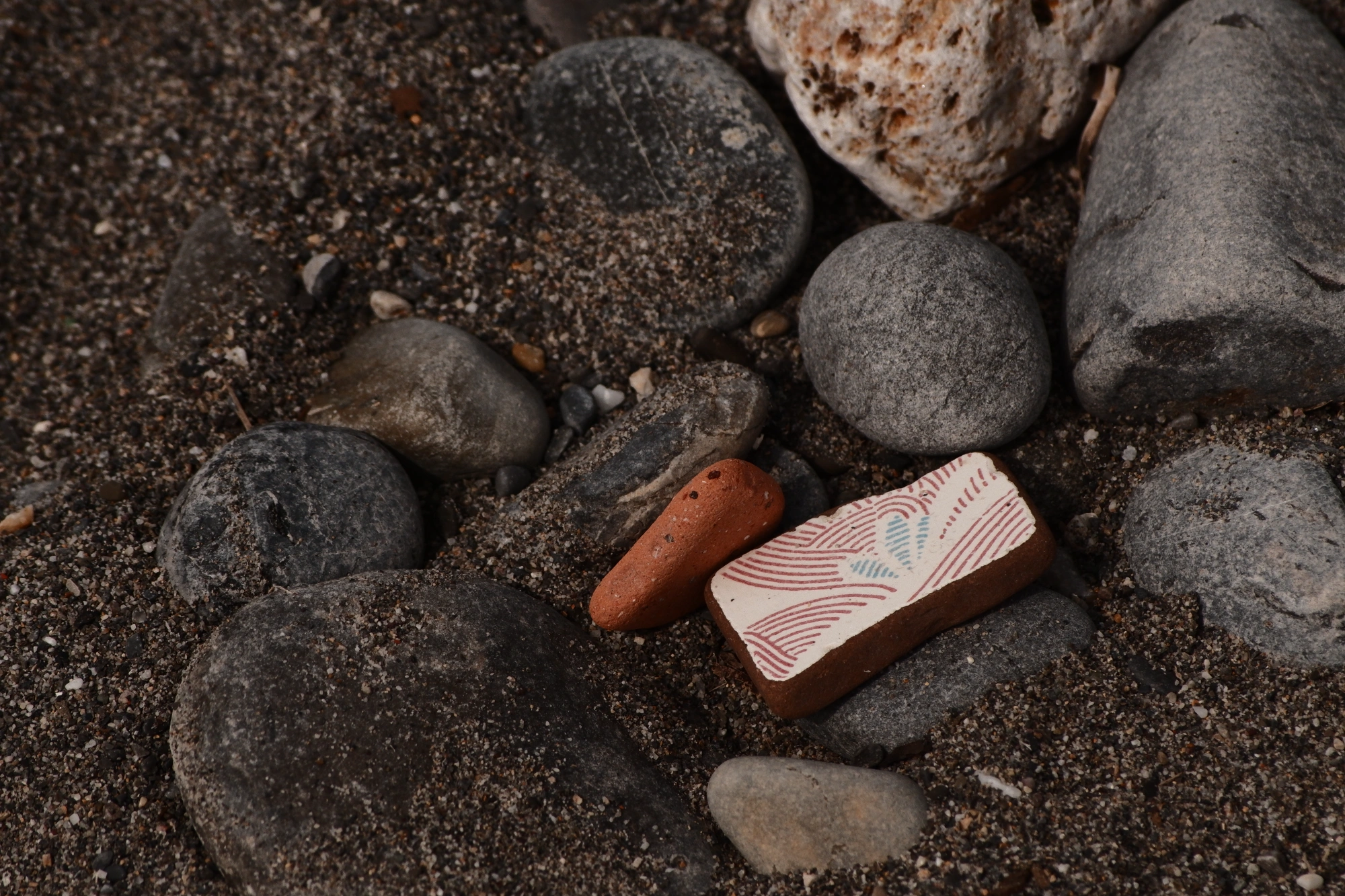 2025-09-08 - xt70-300 - color - IT - Ventimiglia - Painted stone on beach