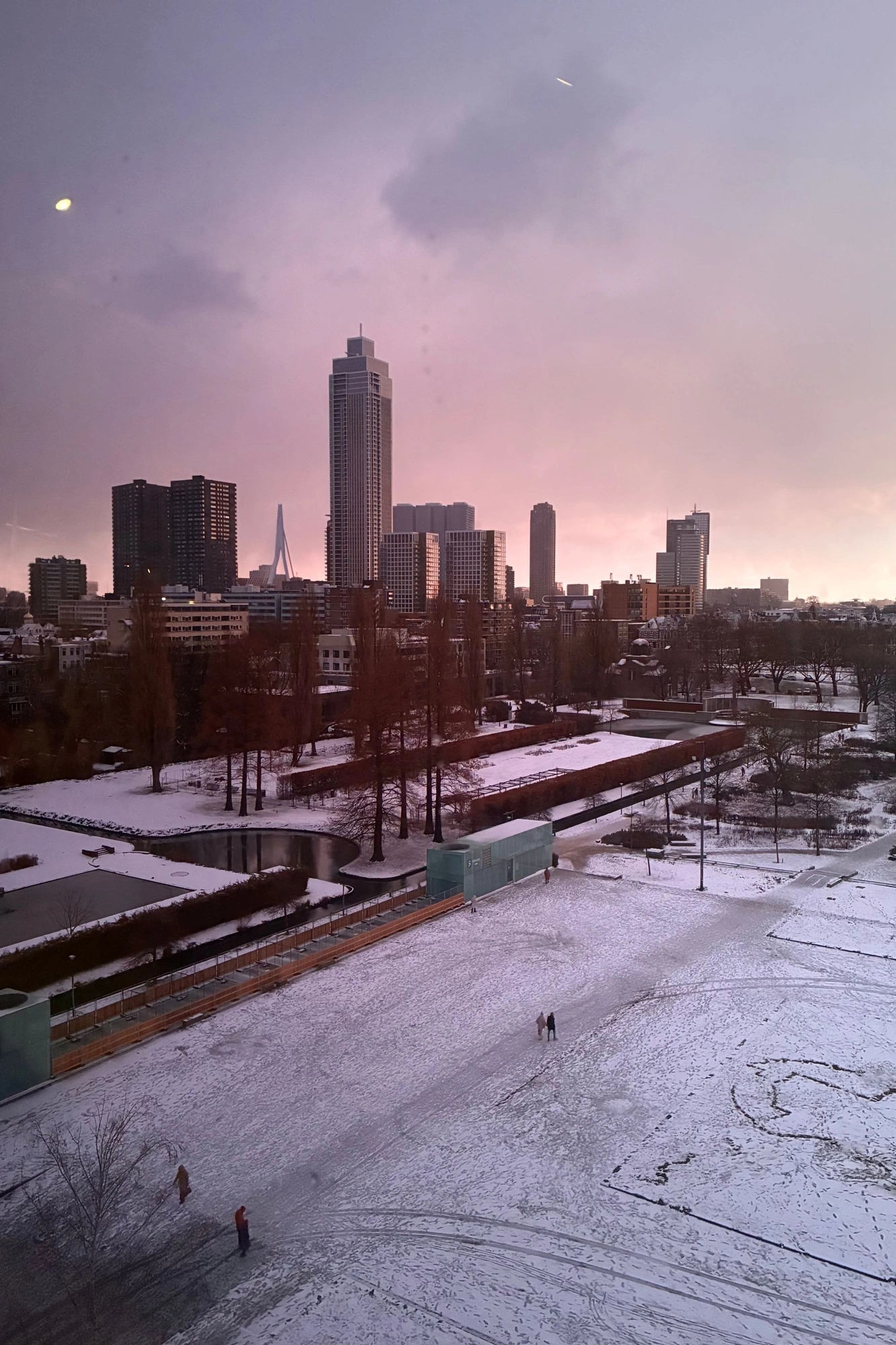 2026-01-04 - i16 - color - NL - Rotterdam - City covered in snow from high up