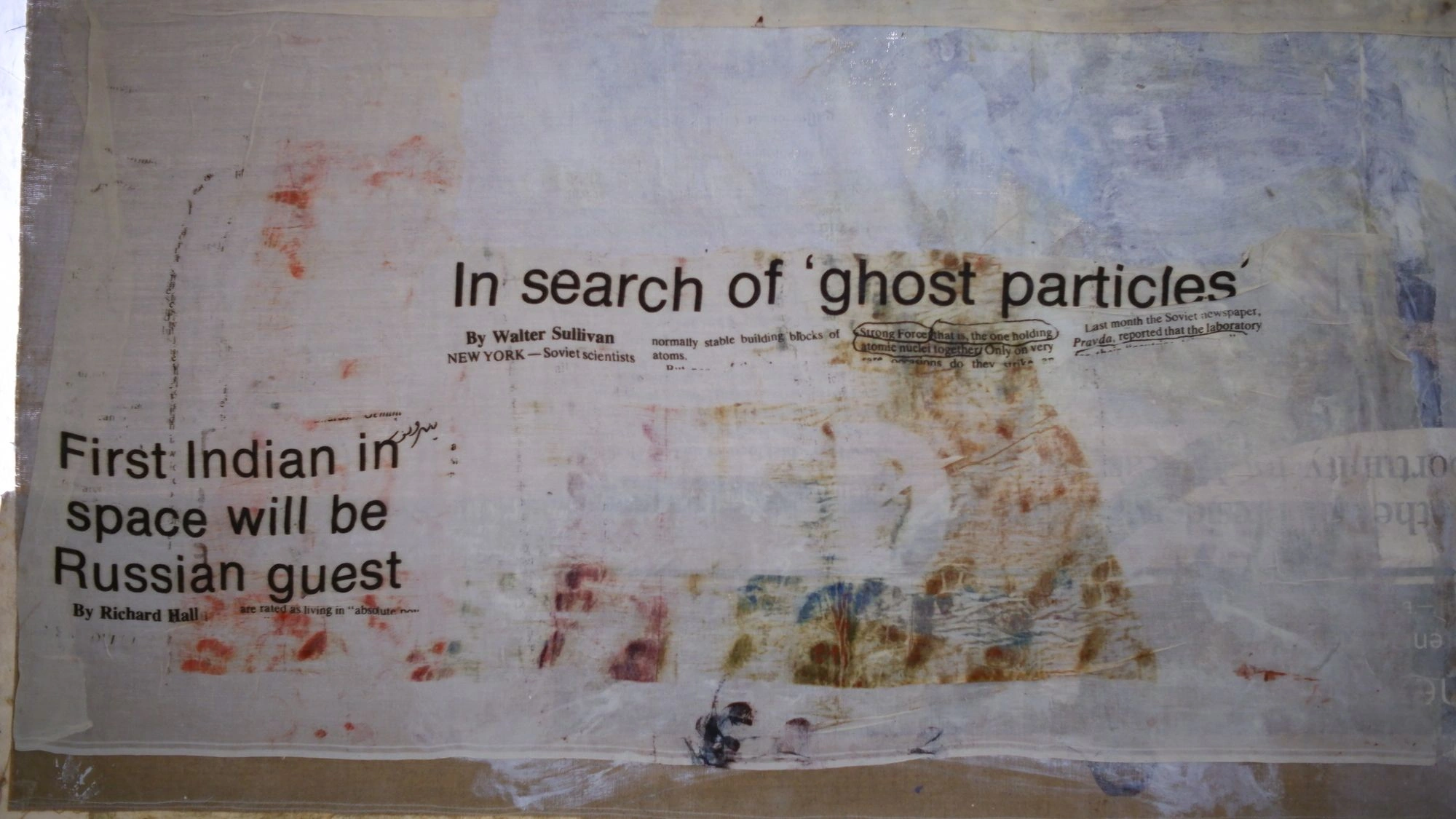 2026-01-04 - xt35 - color - NL - Rotterdam - Art on wall with the words "In search of ghost particles" and "First Indian in space will be Russian guest"