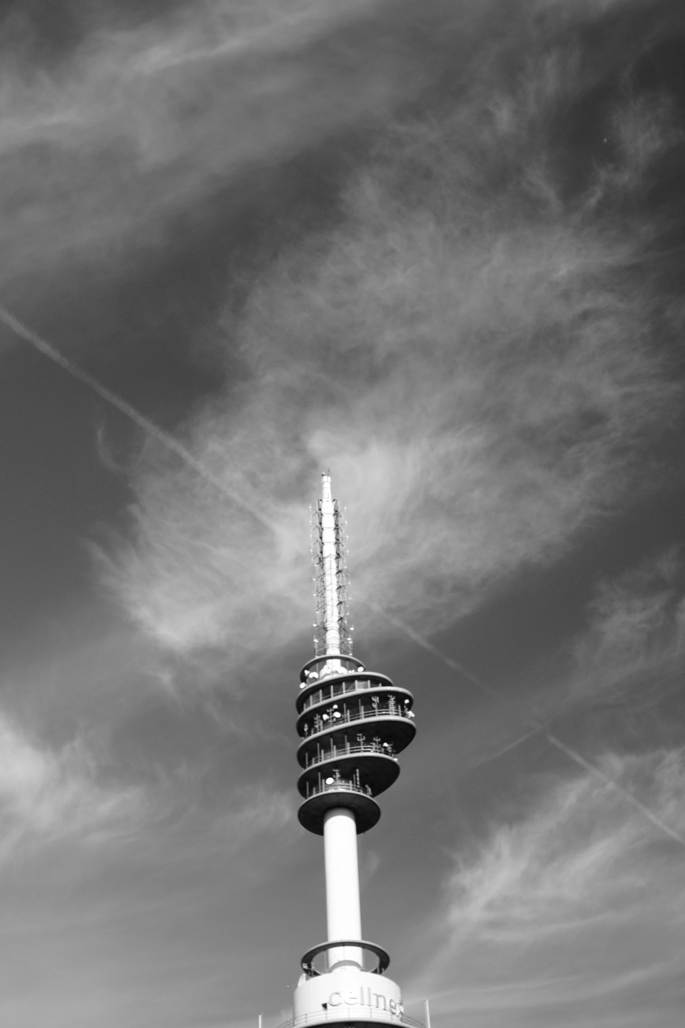 2023-07-25 - xt35 - bw - NL - Phone tower