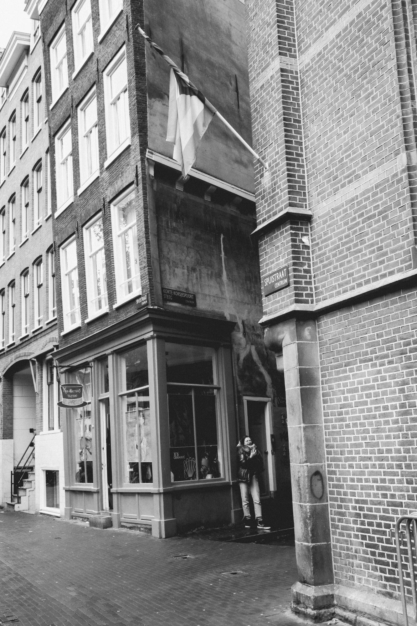 2024-04-26 - xt15-45 - bw - NL - Amsterdam - Person standing in alley