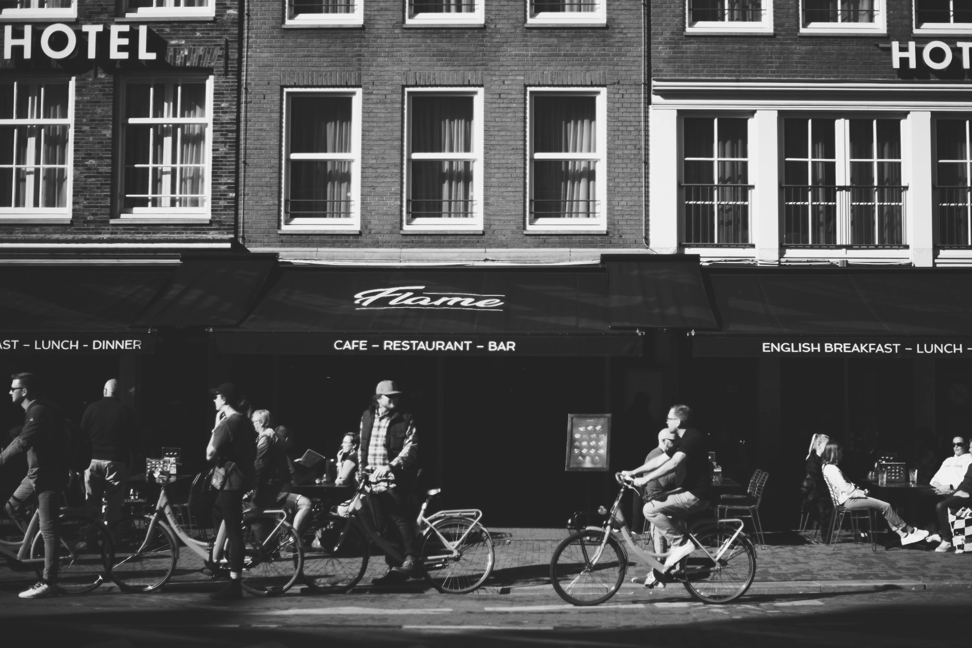 2024-09-27 - xt35 - bw - NL - Amsterdam - People cycling