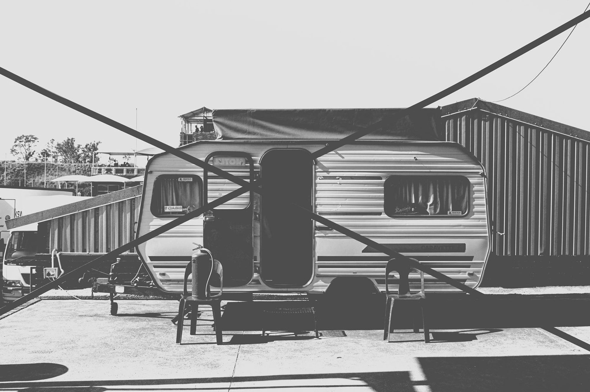 2019-07-27 - n18-55 - bw - ZA - Zwartkops Raceway - A caravan