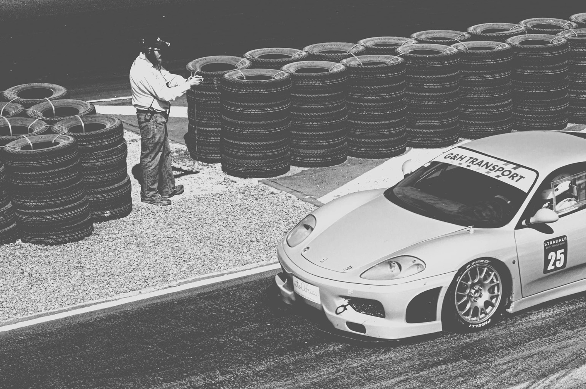 2019-07-27 - n18-55 - bw - ZA - Zwartkops Raceway - Man with clipboard beside race car