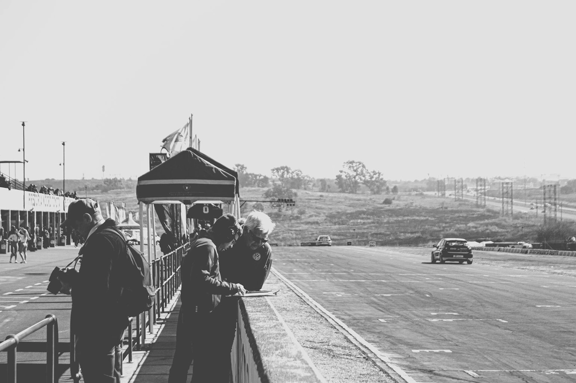 2019-07-27 - n18-55 - bw - ZA - Zwartkops Raceway - Race officials beside track