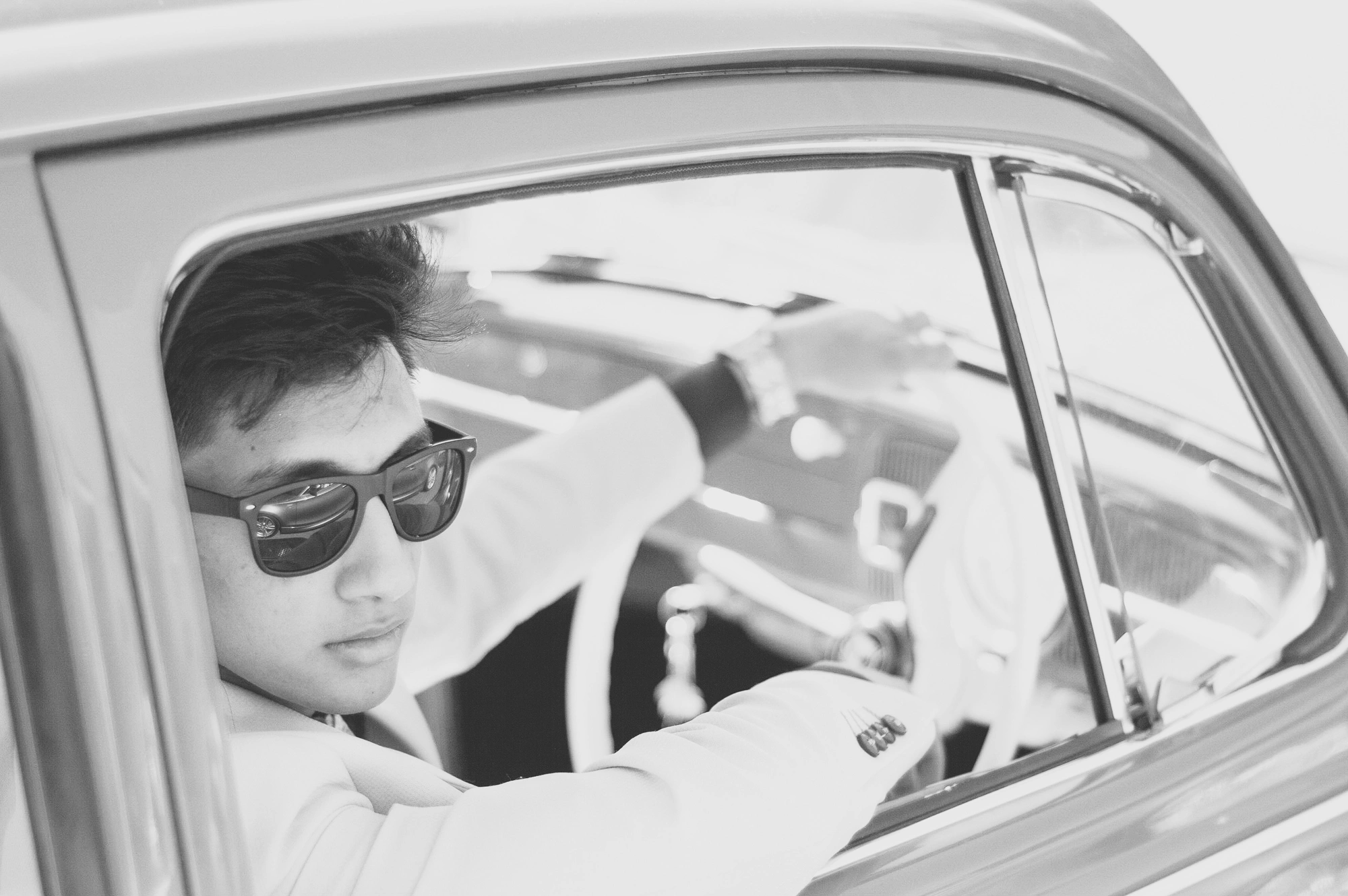 2019-12-01 - n50 - bw - ZA - Pretoria - Farhaan looking out of a Beetle window