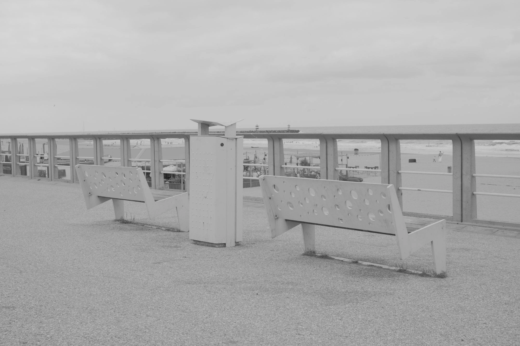 2026-07-18 - Scheveningen - Bench next to beach.J