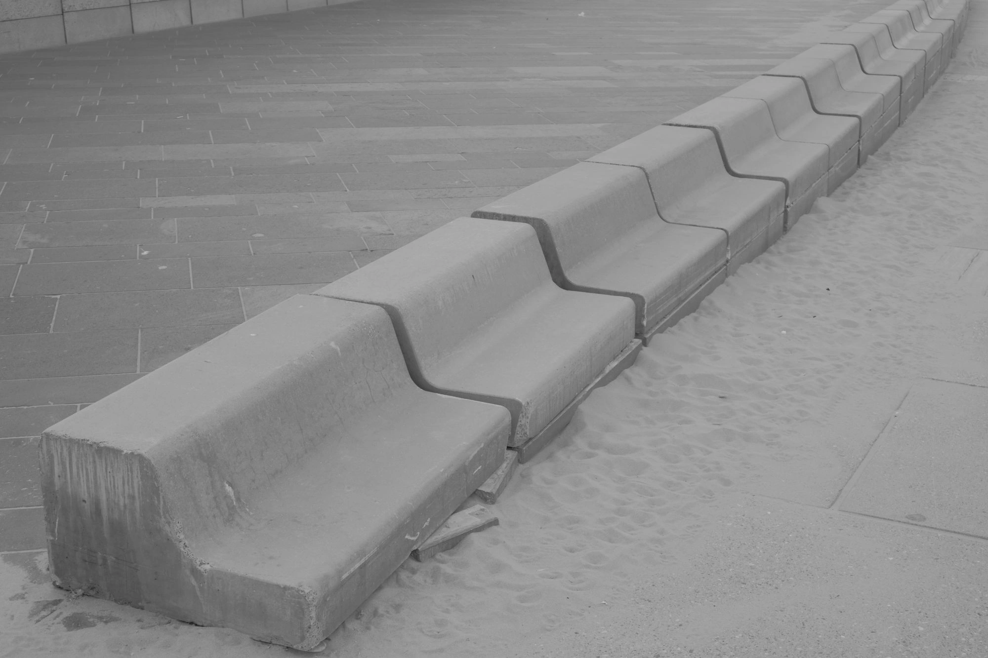 2026-07-18 - Scheveningen - Concrete blocks along path.J