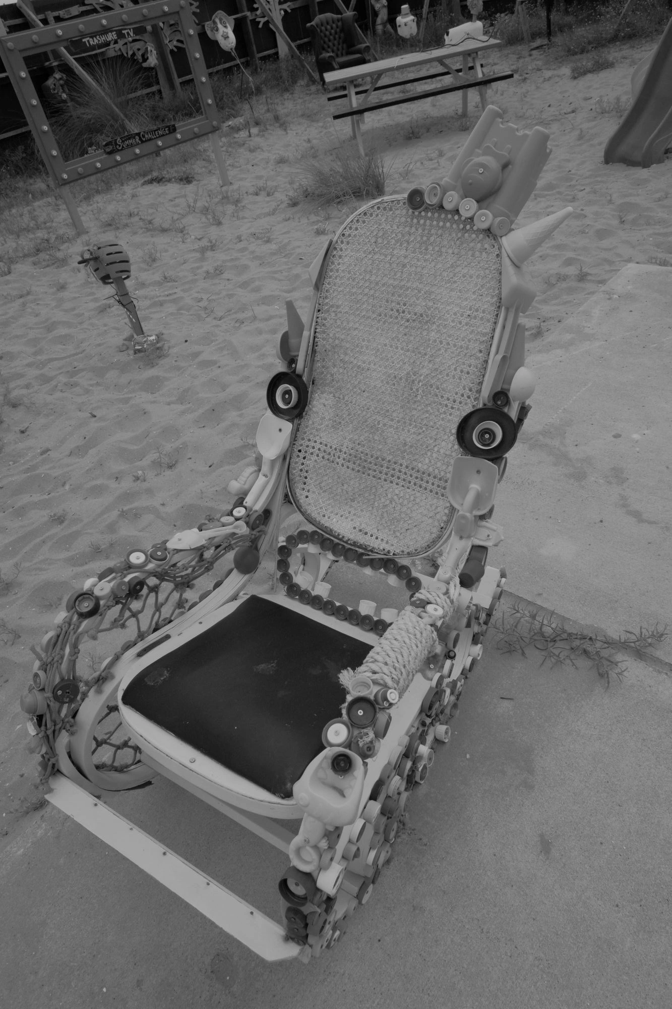 2026-07-18 - Scheveningen - Creepy chair.J