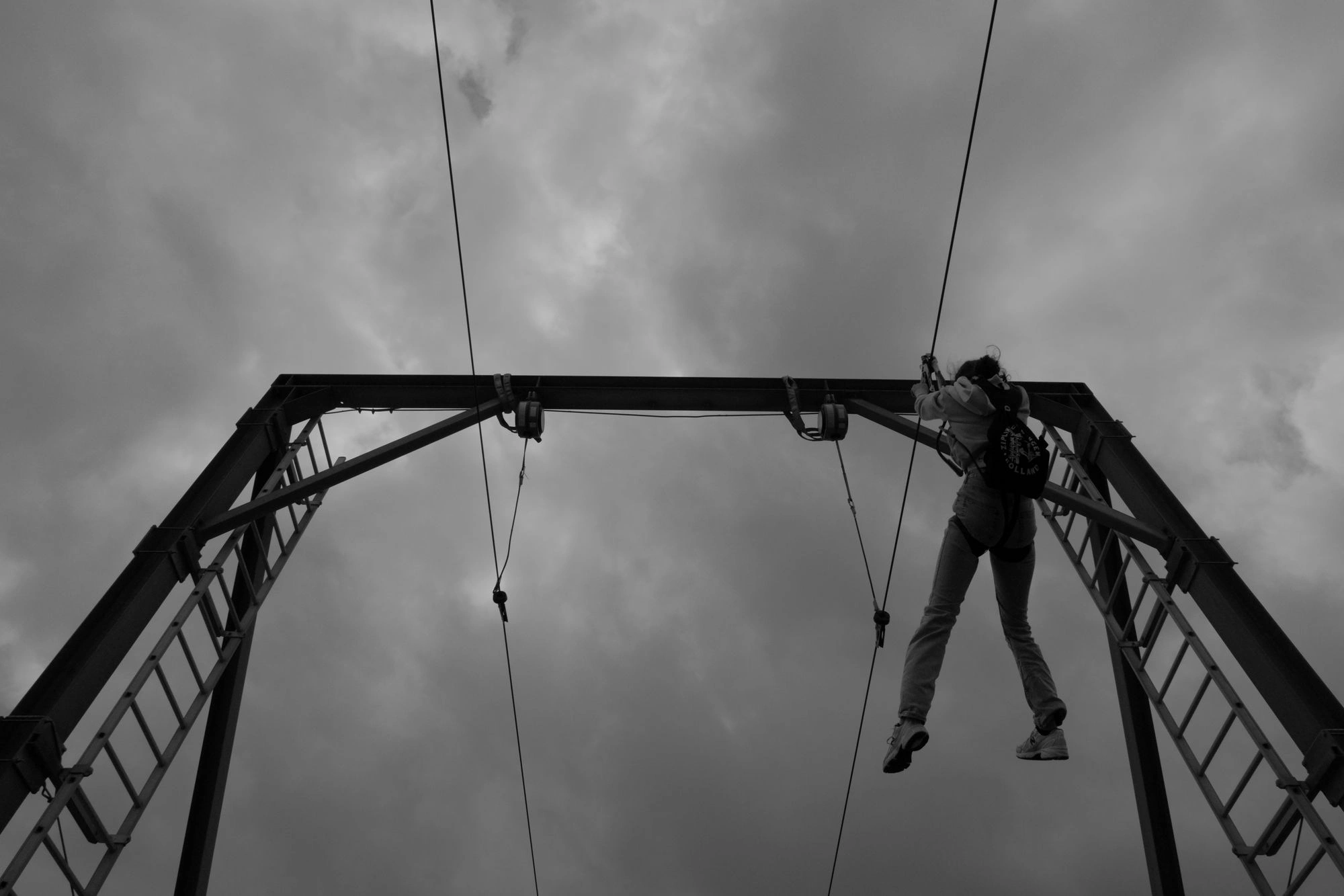 2026-07-18 - Scheveningen - Person on zipline.J