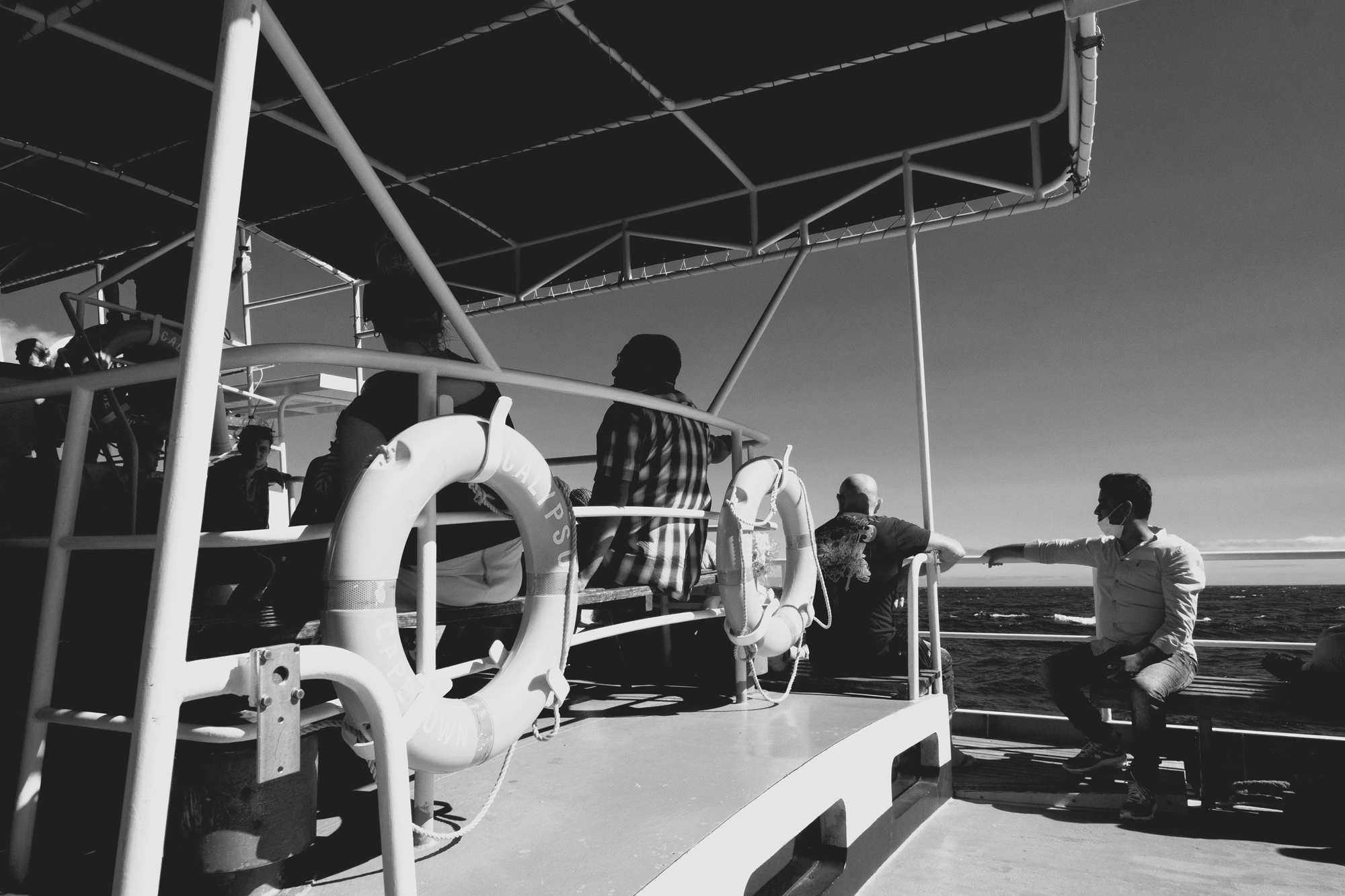 2022-02-13 - Cape Town - People on boat looking out into the ocean.j