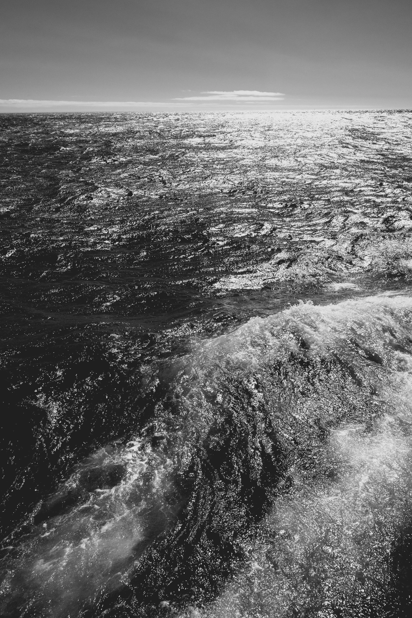 2022-02-13 - Cape Town - Refelction of waves and sunlight on the ocean.j