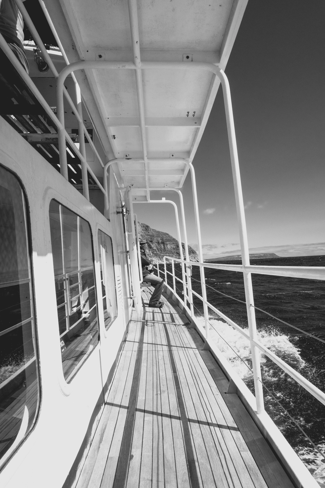 2022-02-13 - Cape Town - Walkway on boat beside the ocean.j