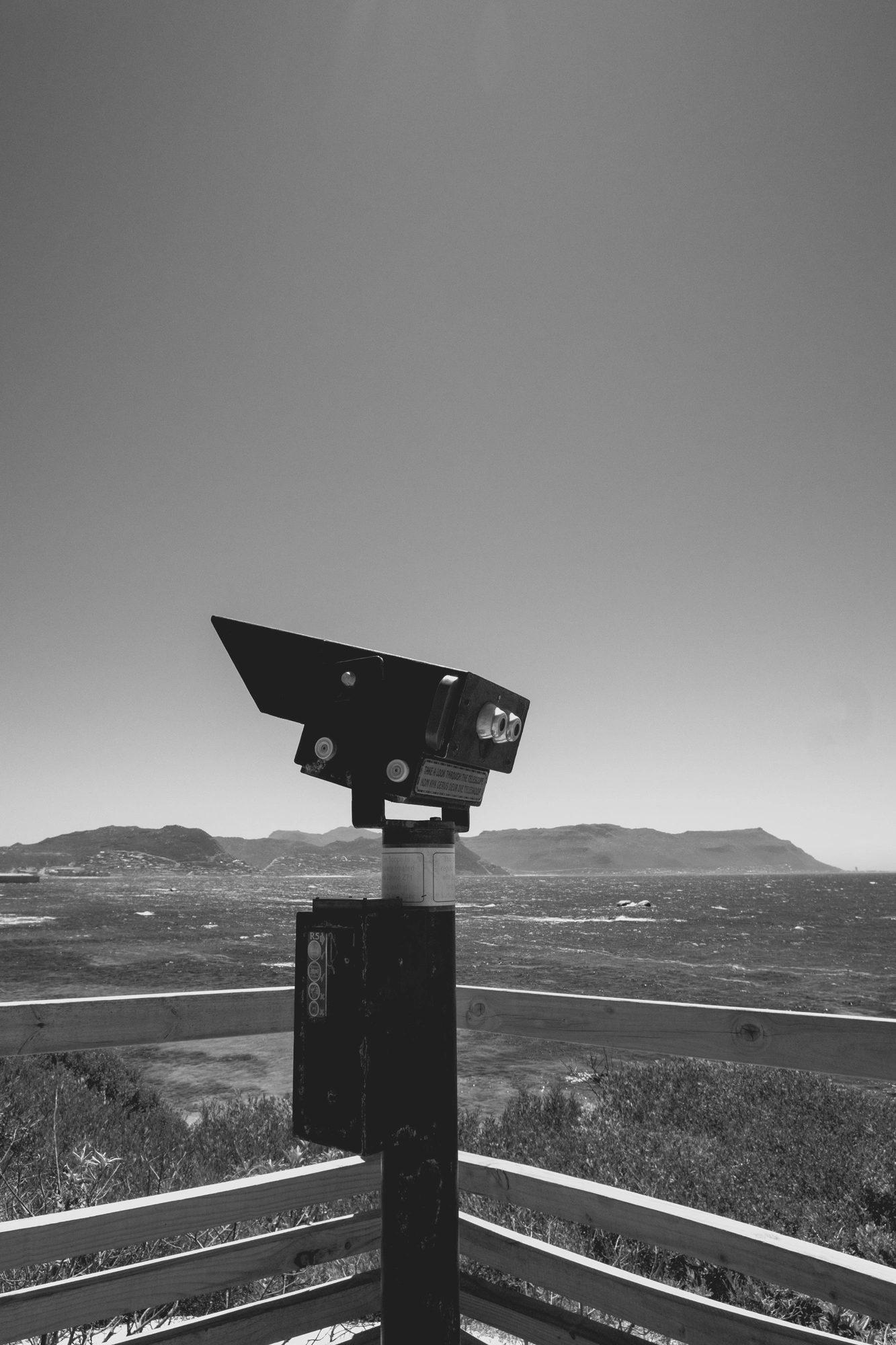 2022-02-14 - Cape Town - Coin operated binoculaurs looking over ocean.j