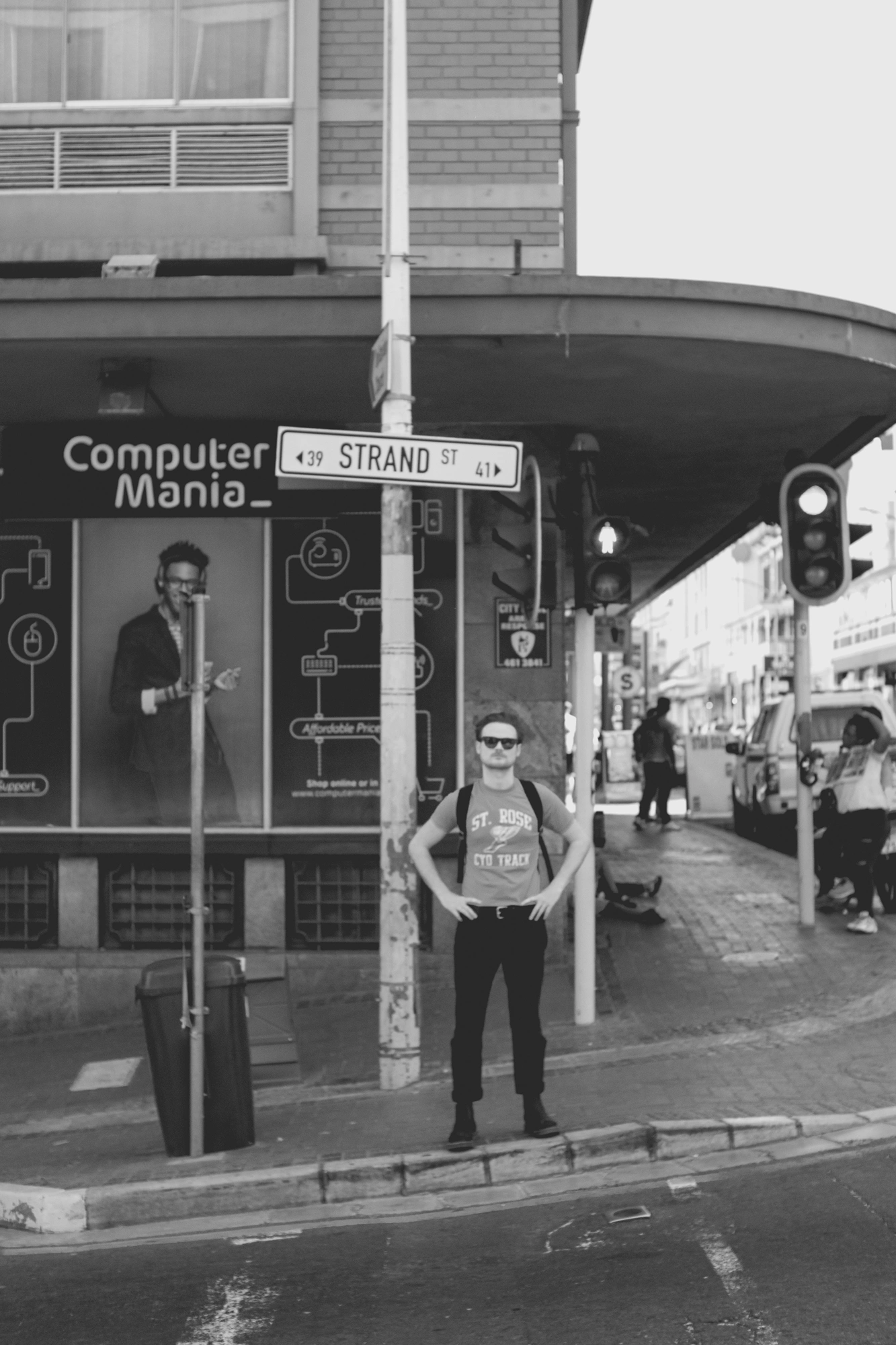2022-02-17 - Cape Town - Man with arms on hips waiting to cross the road.j