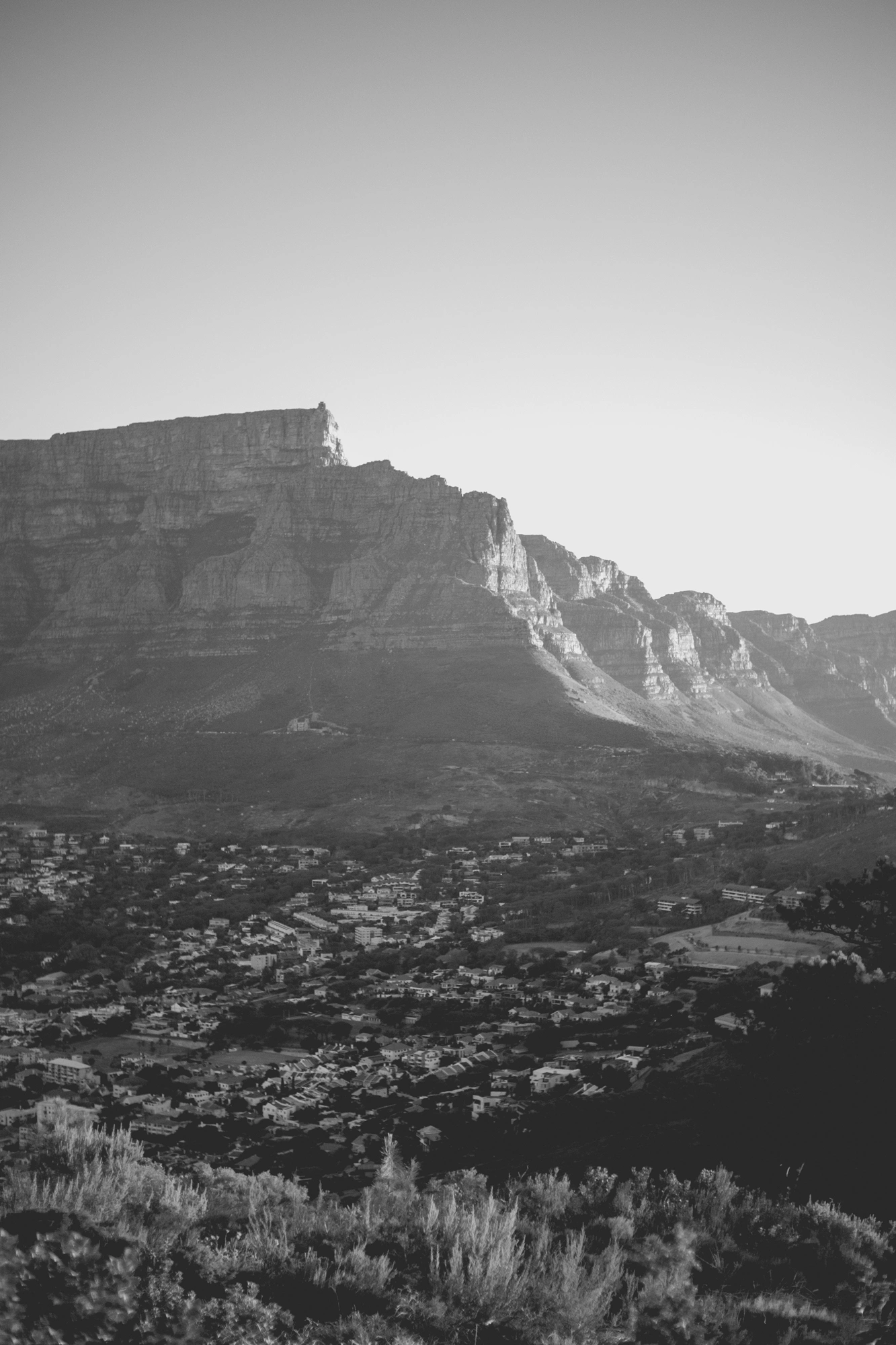 2022-02-17 - Cape Town - Mountains in the sunlight.j
