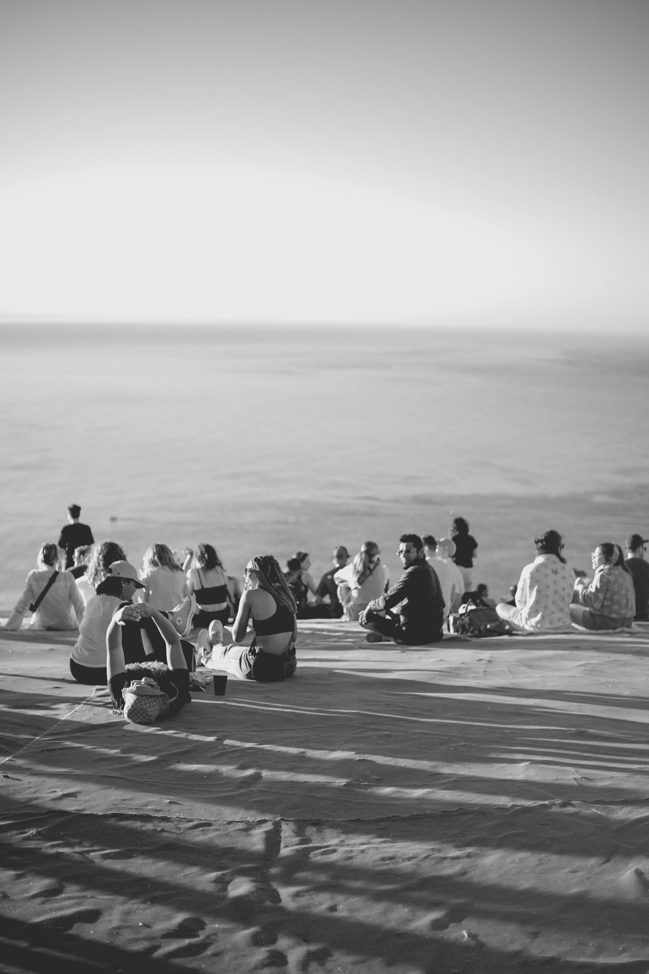 2022-02-17 - Cape Town - People sitting on hill in the sunset.j