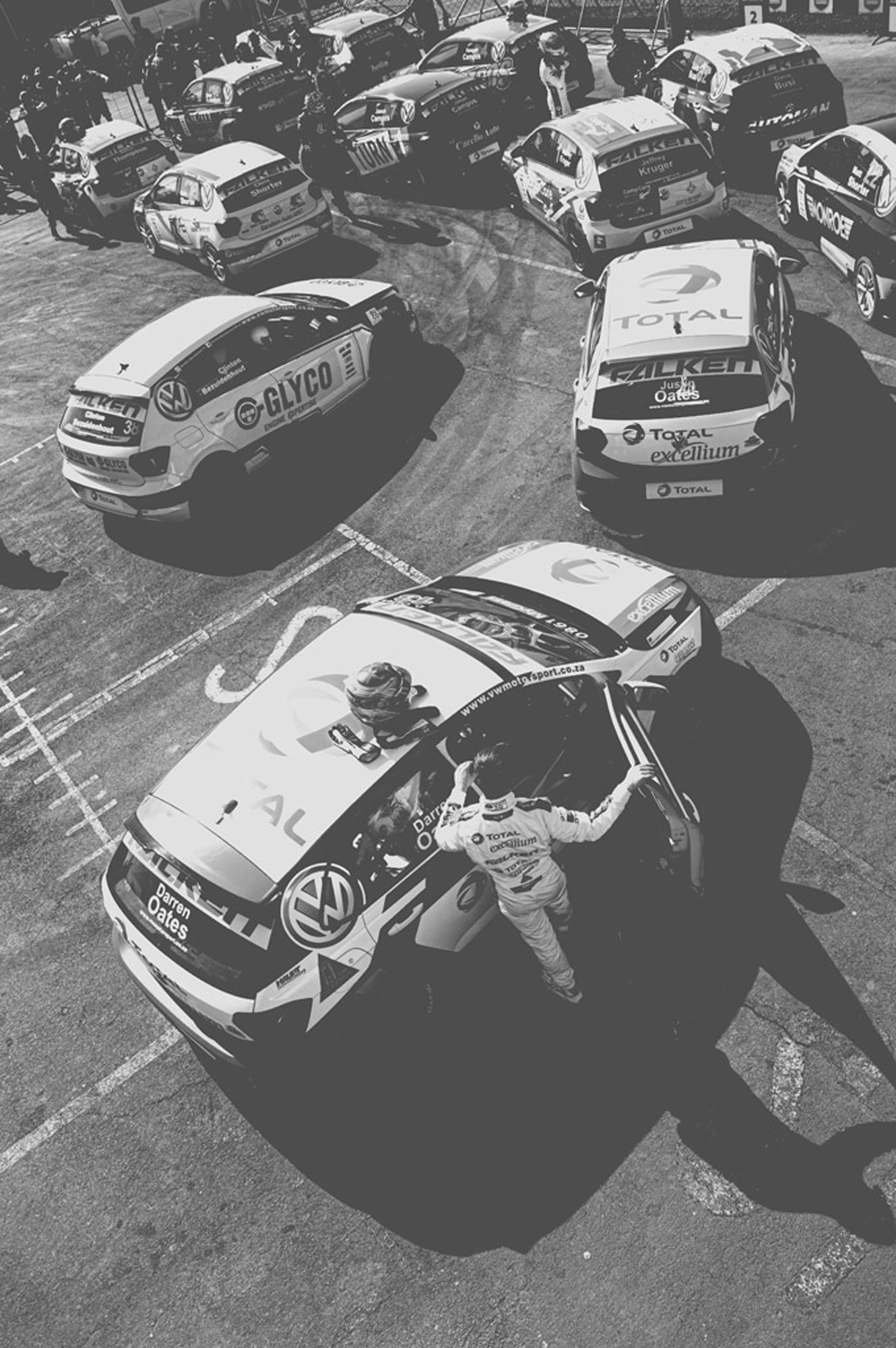 2019-07-27 - Zwartkops Raceway - Racecar driver getting into car.j