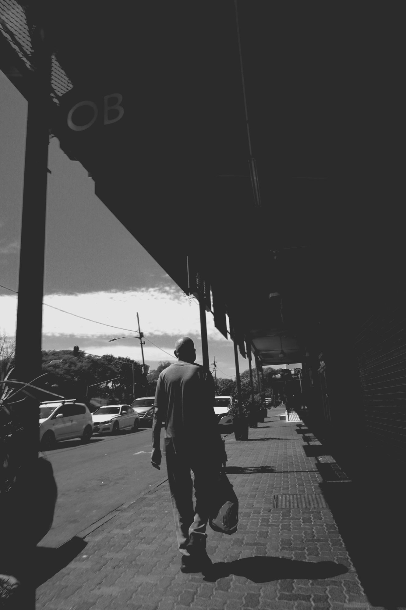 2021-11-07 - Emmerentia, Johannesburg - Walking down the path.j